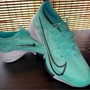 Nike Women's Teal and Black Athletic Shoes